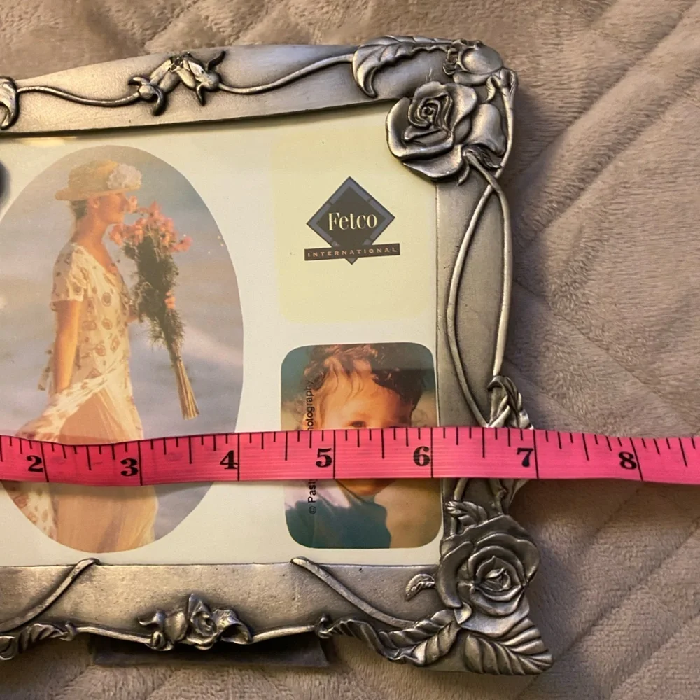 Fetco International Silver Floral Photo Frame stand is tight.  OSP